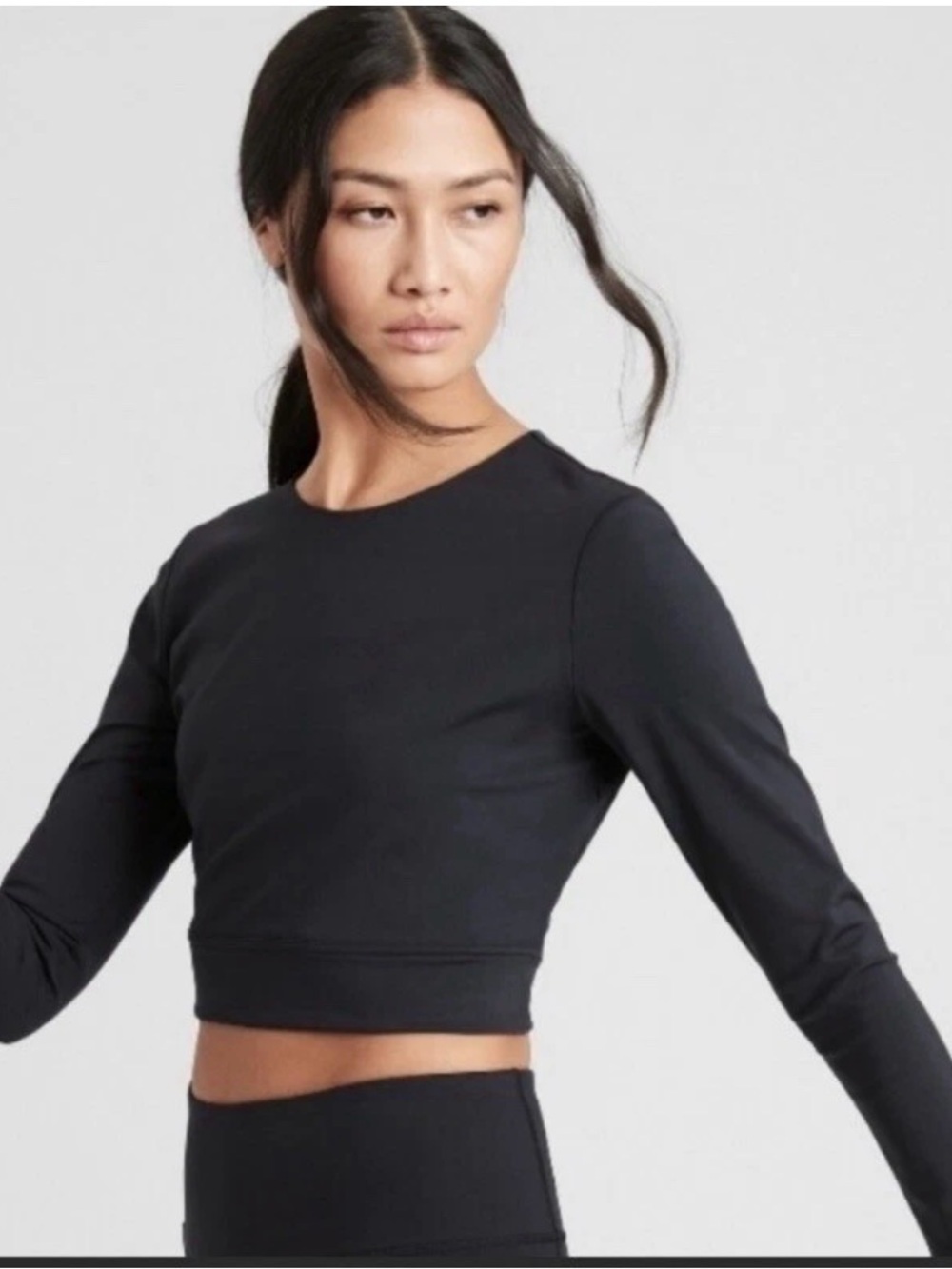 Banana Republic Refined long-sleeve crewneck crop top in black, sz s, guc🖤